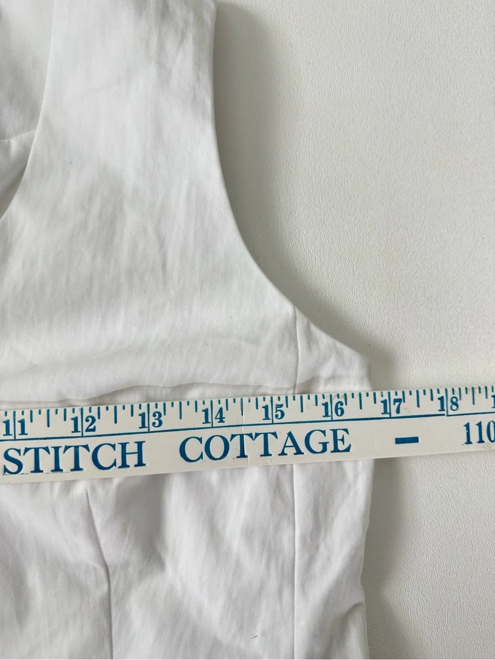 NWT J.Crew Shrunken V-Neck Vest Top White Size 4 Tailored Button Front CT113